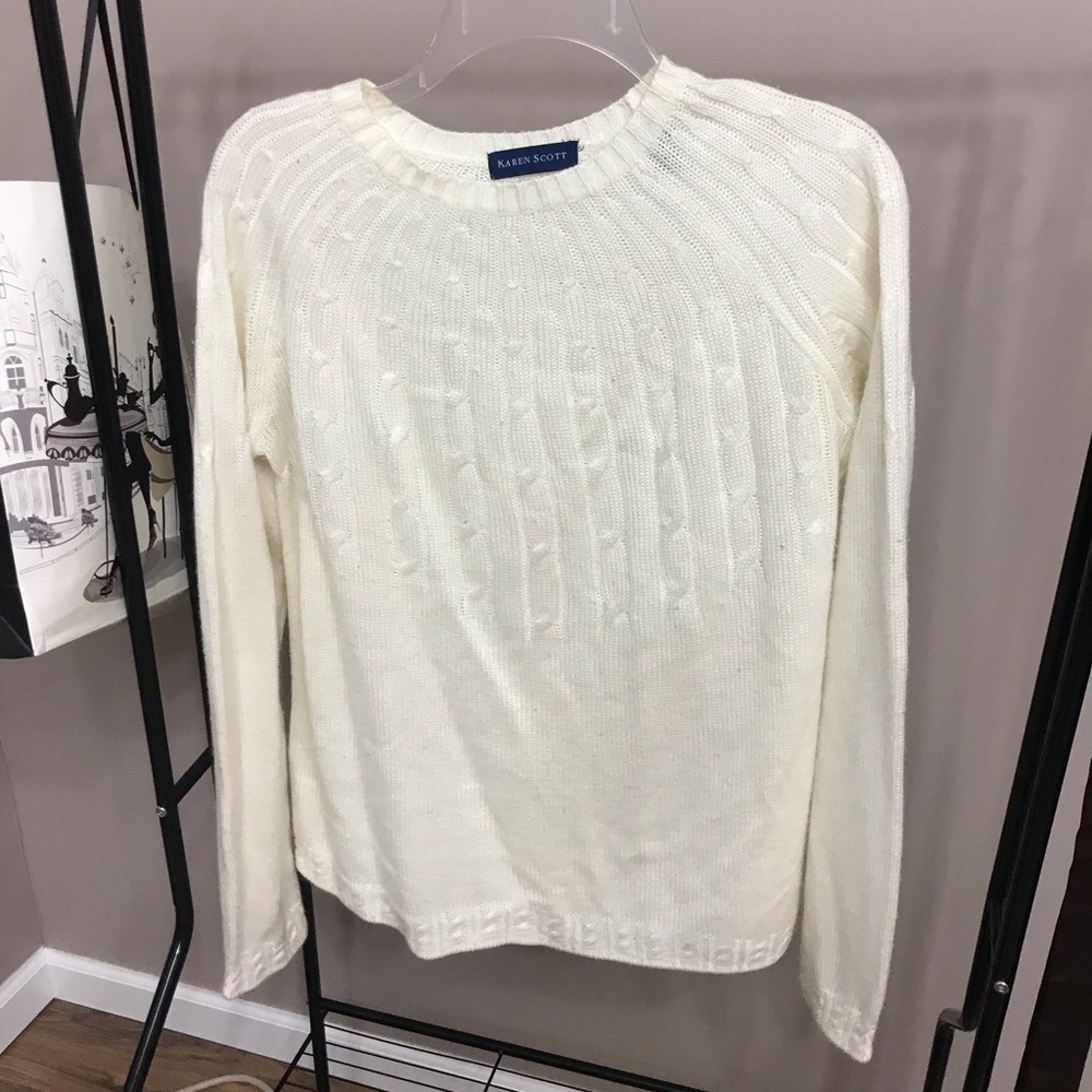 White Sweater | Medium